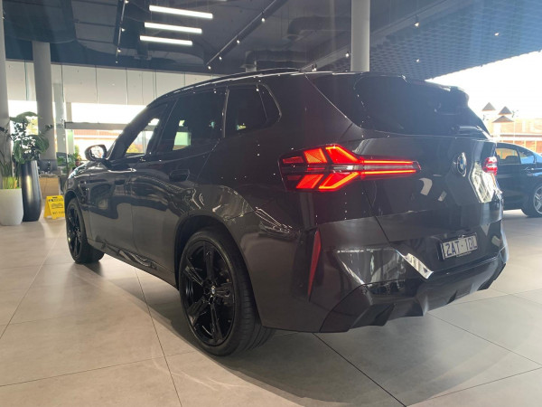 2025 BMW X3 G45 30e xDrive SUV image 6