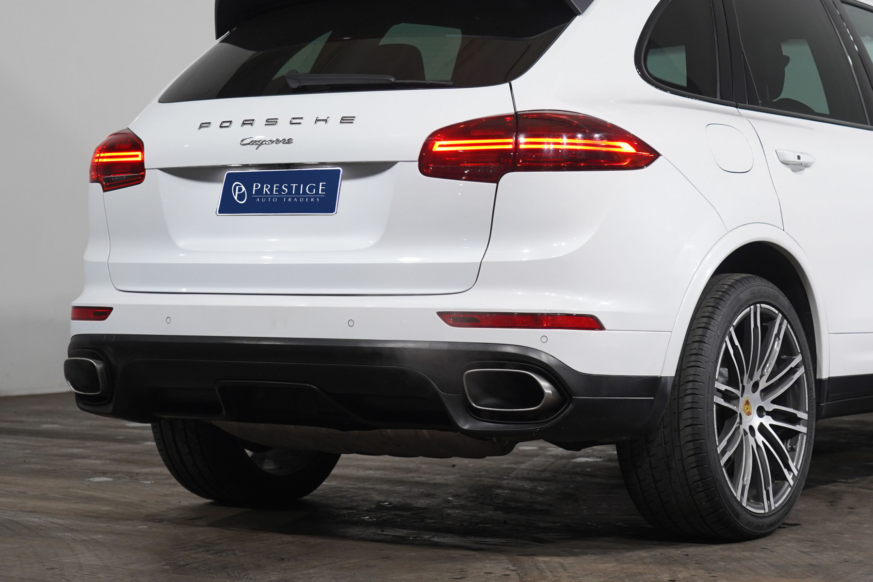 2016 Porsche Cayenne Diesel Platinum Edition SUV Image 8