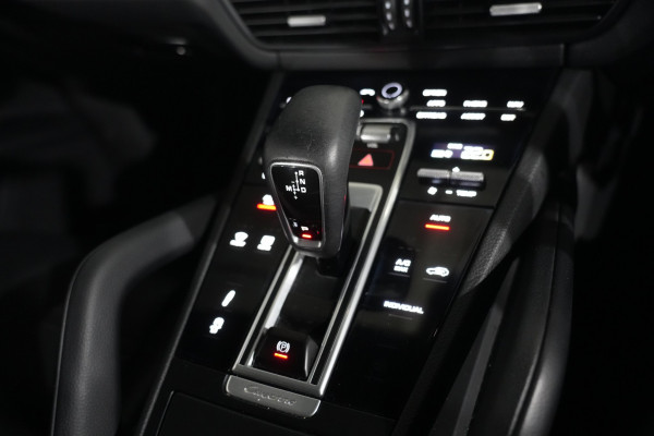 2019 Porsche Cayenne E-Hybrid SUV image 17