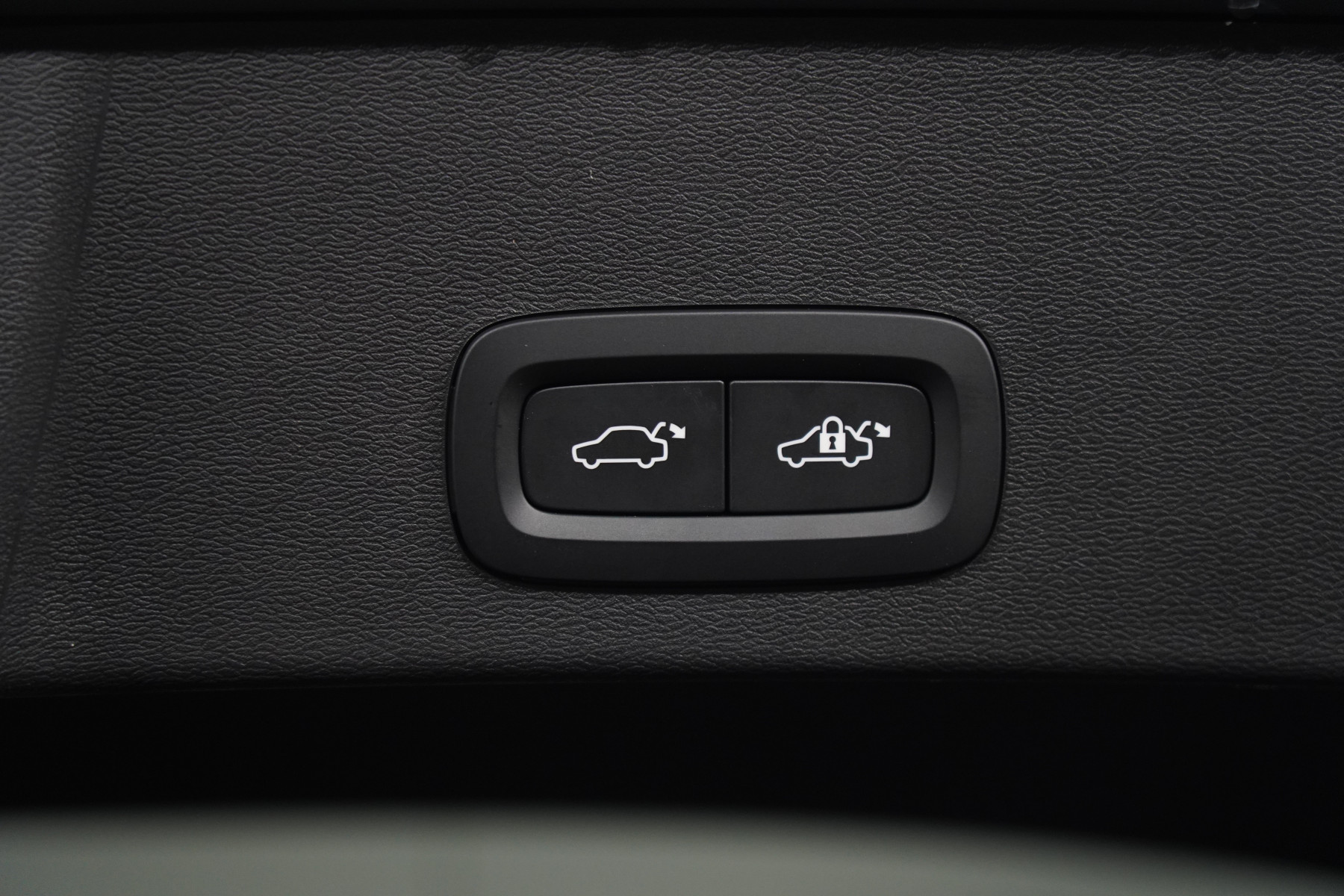 2022 Volvo Xc40 Ultimate B5 Dark Mhev SUV Image 35