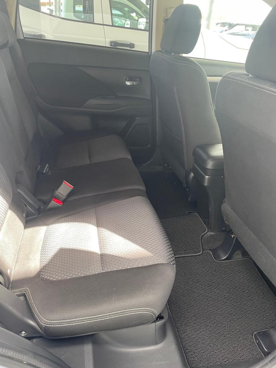 2016 Mitsubishi Outlander ZK LS SUV Image 10