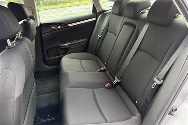 2018 Honda Civic 10th Gen VTi-L Sedan Image 3