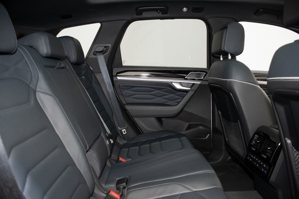2024 Volkswagen Touareg 210TDI R-Line SUV Image 3