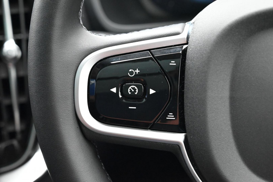2026 Volvo XC90 L Series Ultra B5 Dark SUV Image 19