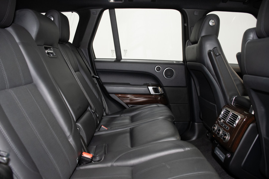 2018 Land Rover Range Rover SDV8 Vogue SE SUV Image 3