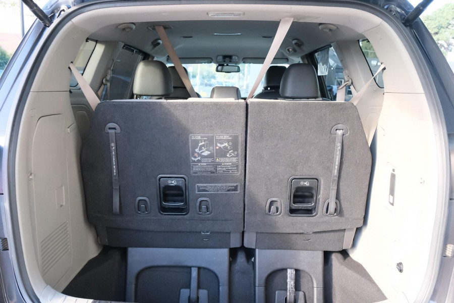 2017 MY18 Kia Carnival YP Platinum Van Image 11