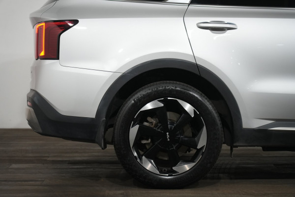 2023 Kia Sorento Sport SUV Image 6