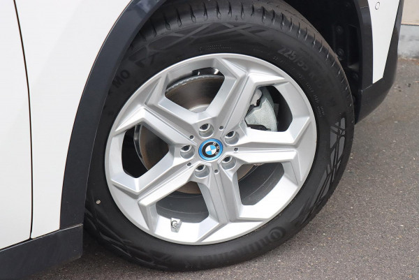 2025 BMW iX1 U11 eDrive20 xLine SUV image 8