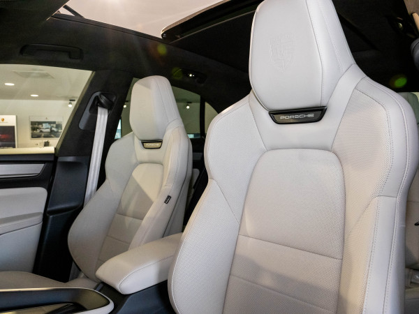 2024 MY25 Porsche Macan SUV image 29