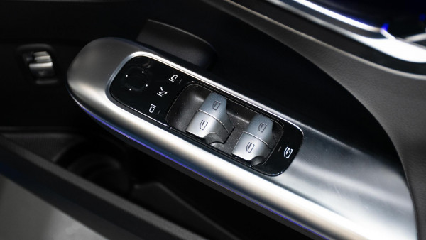 2025 Mercedes-Benz C-Class W206 C350 e Sedan image 18