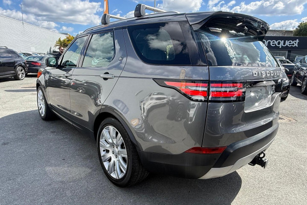 2018 Land Rover Discovery Series 5 HSE Luxury SUV Image 9