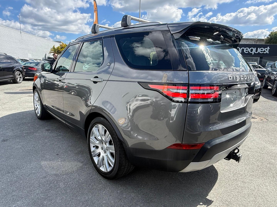 2018 Land Rover Discovery Series 5 HSE Luxury SUV Image 9
