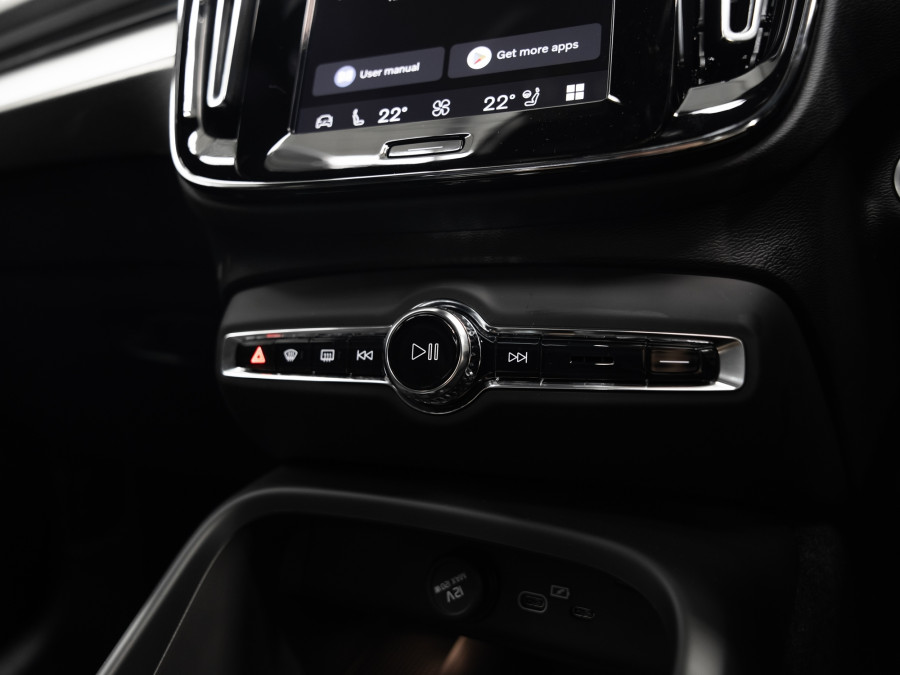 2026 Volvo XC40 XZ Ultra B4 Dark SUV Image 15