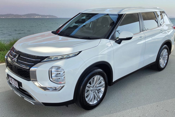 2024 Mitsubishi Outlander ZM LS SUV Image 3