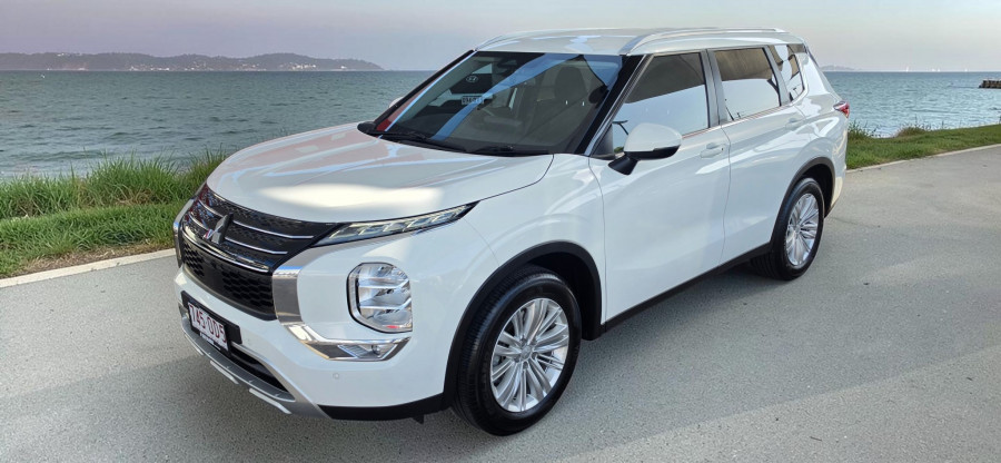 2024 Mitsubishi Outlander ZM LS SUV Image 3