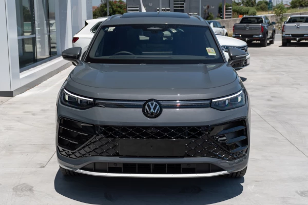 2025 Volkswagen Tayron R4 195TSI R-Line SUV Image 4