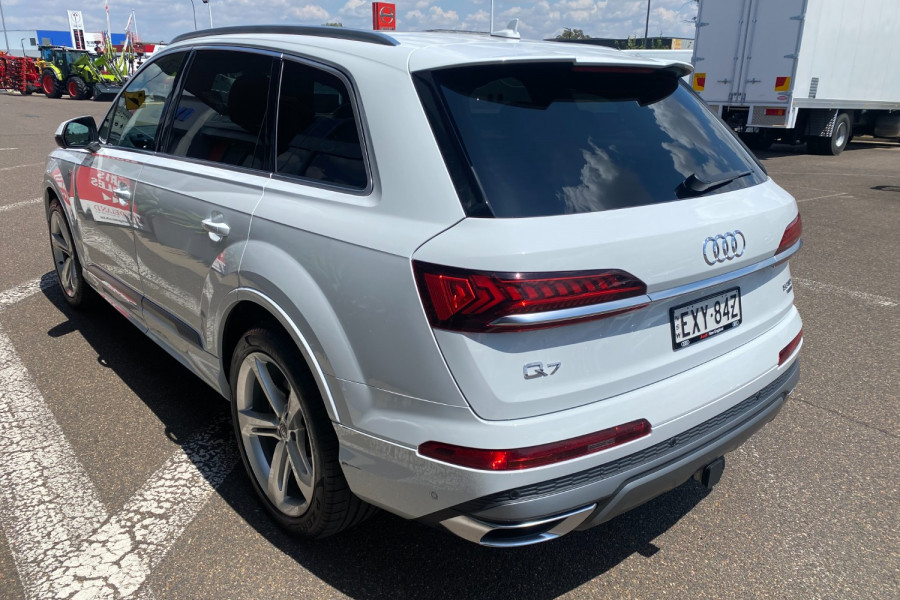 2022 Audi Q7 4M 50 TDI S Line SUV Image 6