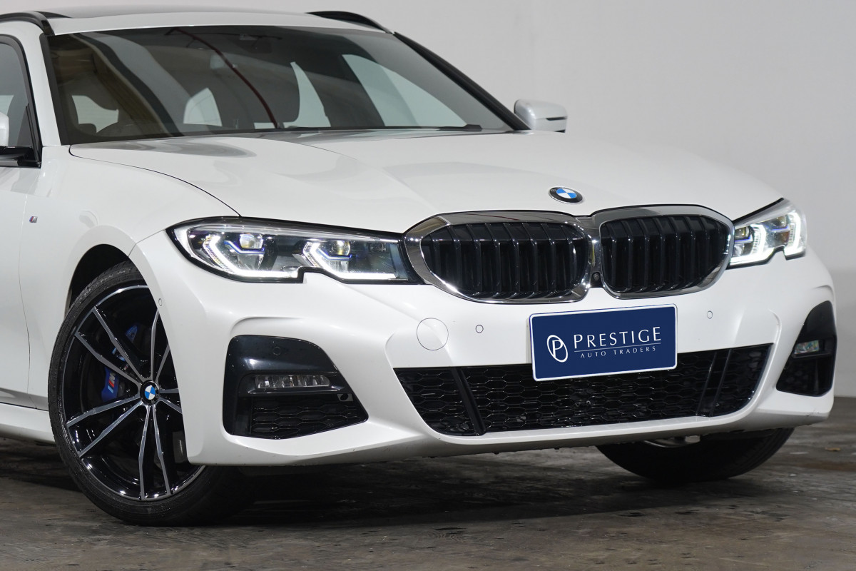 2021 BMW 3 30i Touring M Sport SUV Image 2