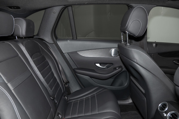 2020 Mercedes-Benz GLC-Class 300e 4matic (Hybrid) SUV Image 3