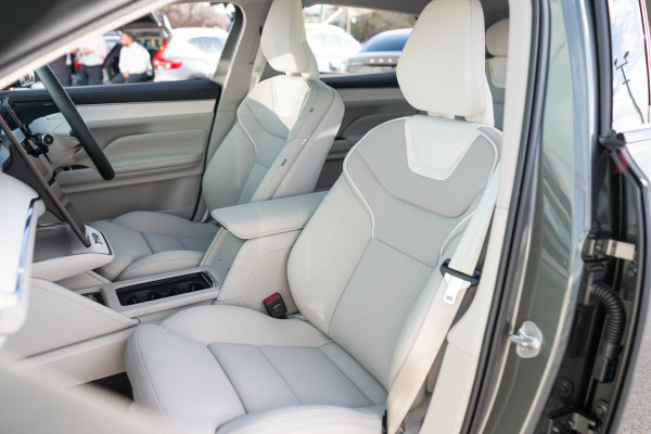 2026 Volvo ES90  Plus Single Motor Sedan Image 4