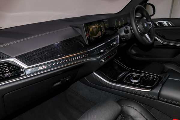 2026 BMW X5 G05 LCI xDrive30d M Sport SUV image 9