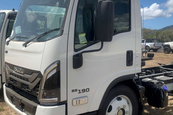 2026 Isuzu  NQR 88/80-190 AM D45 Cab Chassis Image 3
