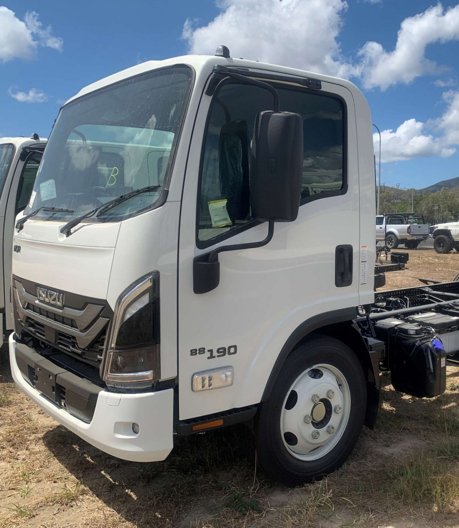 2026 Isuzu  NQR 88/80-190 AM D45 Cab Chassis Image 3