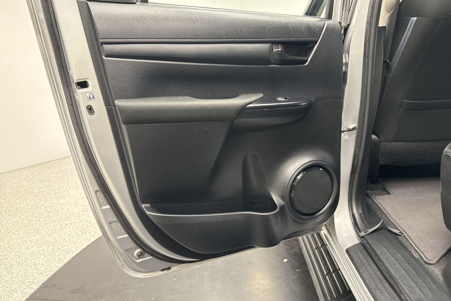 2018 Toyota HiLux SR5 Ute Image 14