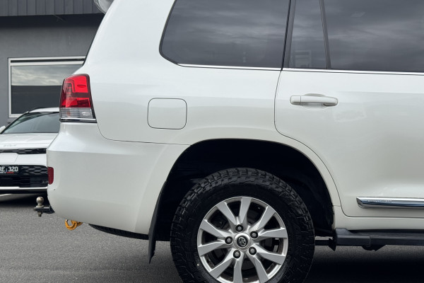 2017 Toyota LandCruiser VDJ200R Sahara SUV Image 5