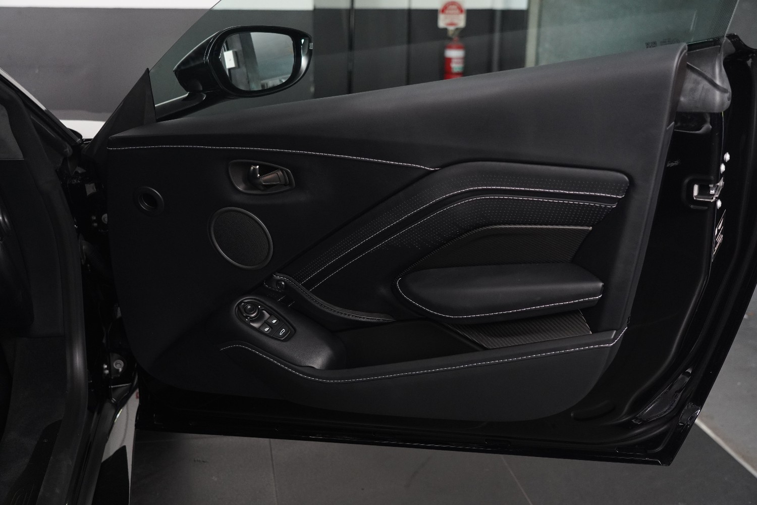 2022 Aston Martin Vantage Coupe Image 42