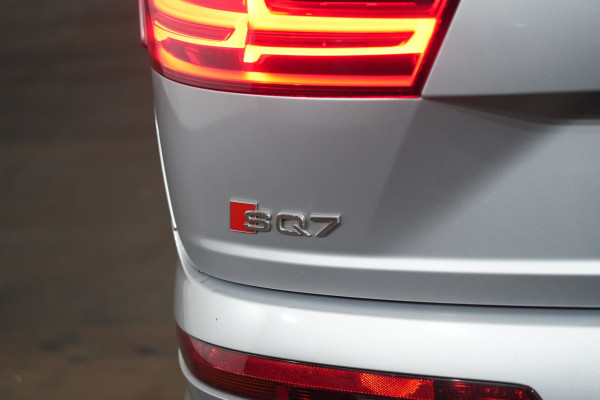2018 Audi SQ7 TDI SUV image 9