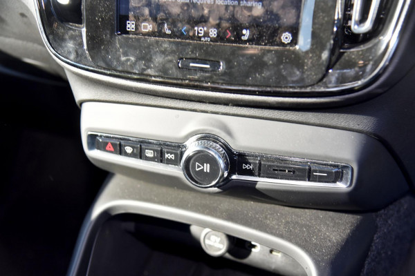 2025 Volvo XC40 XZ Plus B4 SUV Image 17