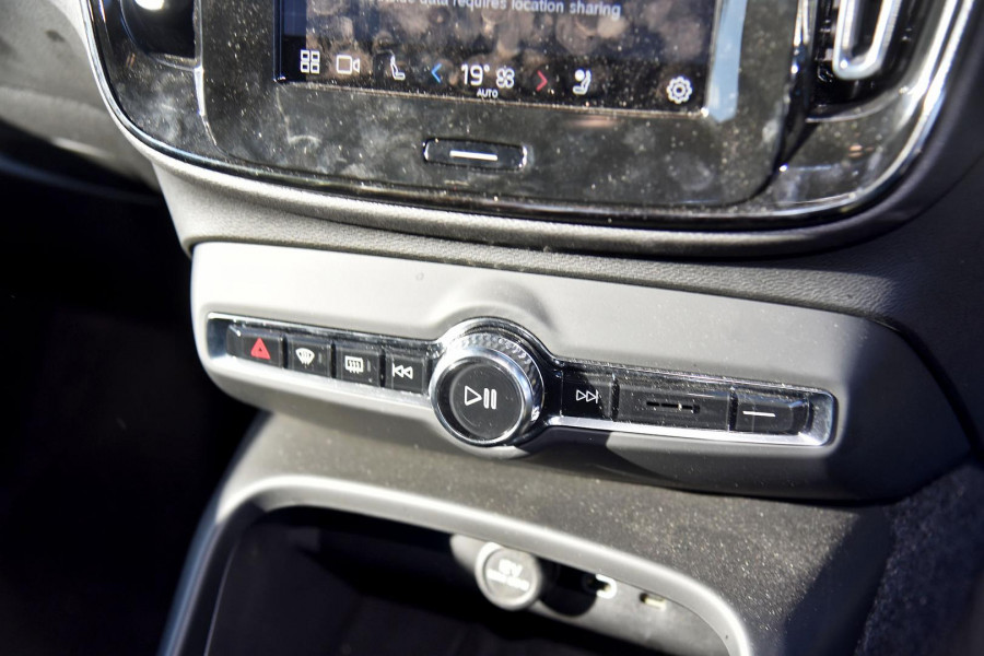 2025 Volvo XC40 XZ Plus B4 SUV Image 17