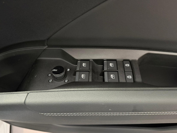 2025 Audi Q4 e-tron F4 45 SUV image 18