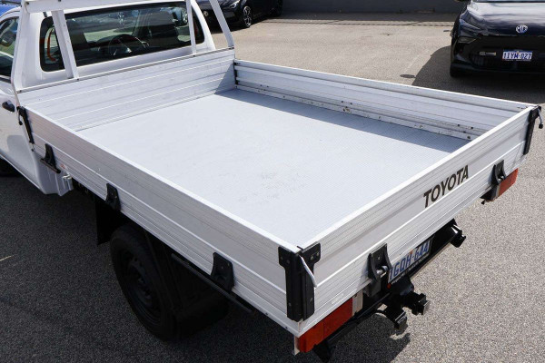 2018 Toyota HiLux TGN WorkMate Single Cab Chassis Image 3