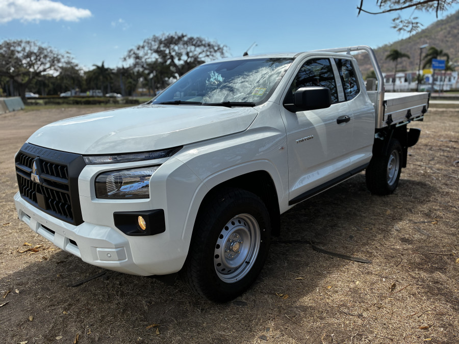 2026 Mitsubishi Triton MV  GLX Cab Chassis Image 3