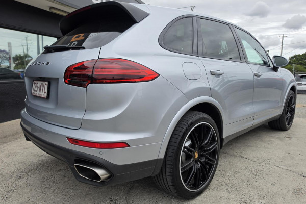 2016 MY17 Porsche Cayenne 92A Platinum Edition SUV Image 9