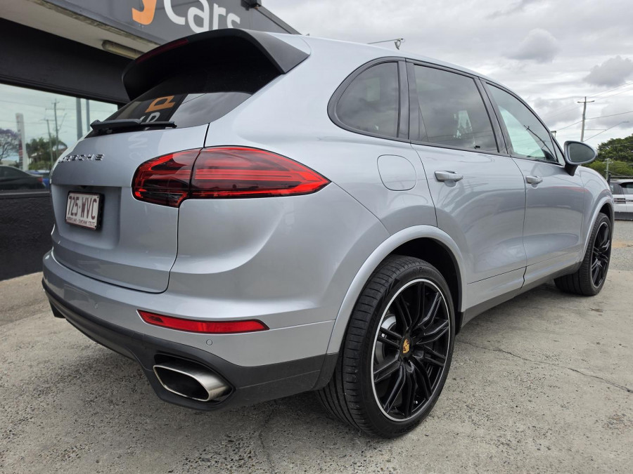2016 MY17 Porsche Cayenne 92A Platinum Edition SUV Image 9