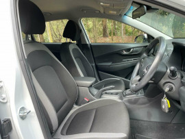 2020 Hyundai KONA OS.3 Active SUV image 11