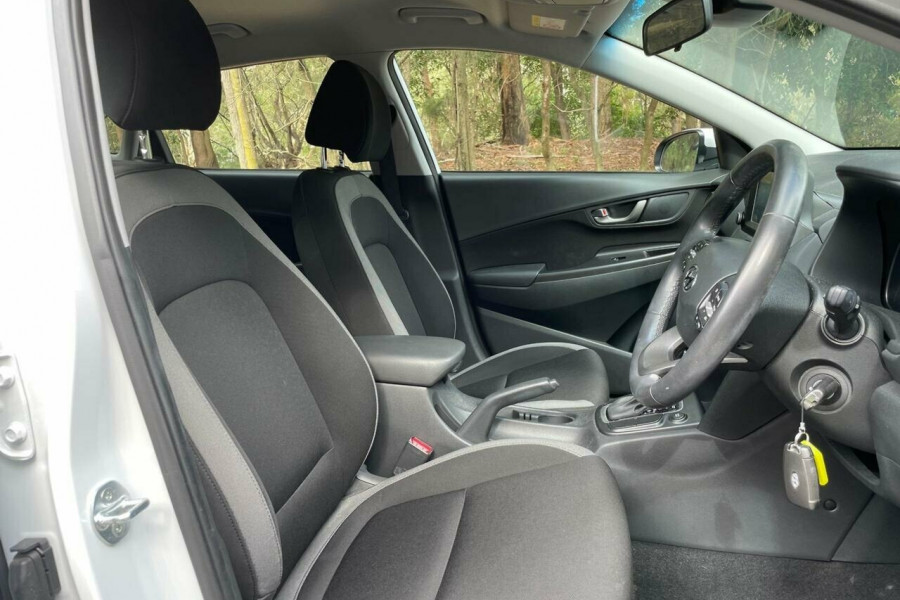 2020 Hyundai KONA OS.3 Active SUV Image 11