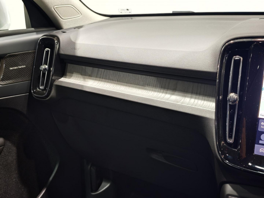 2025 Volvo XC40 XZ Plus B4 SUV Image 45