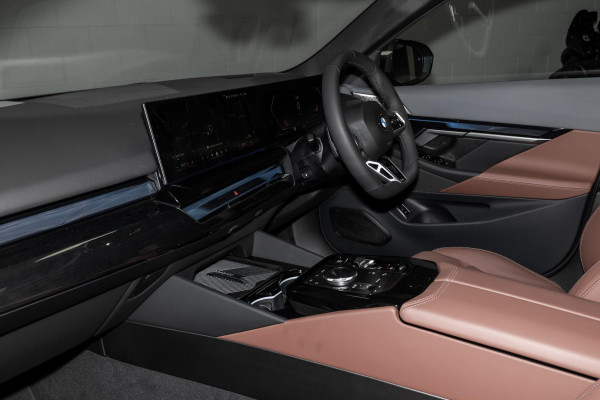 2026 BMW 5 Series G60 540d xDrive Sedan image 8