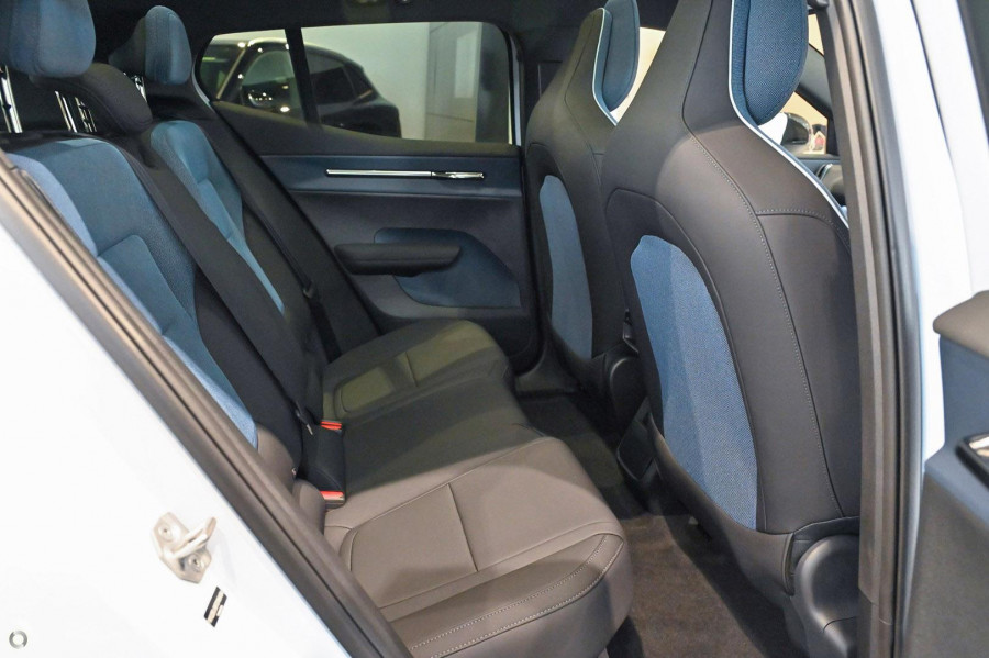 2026 Volvo EX30  Single Motor Extended Range Plus SUV Image 7