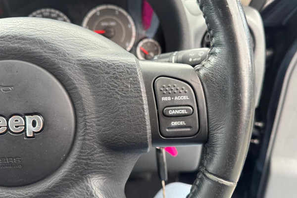 2005 Jeep Cherokee KJ Sport SUV Image 20