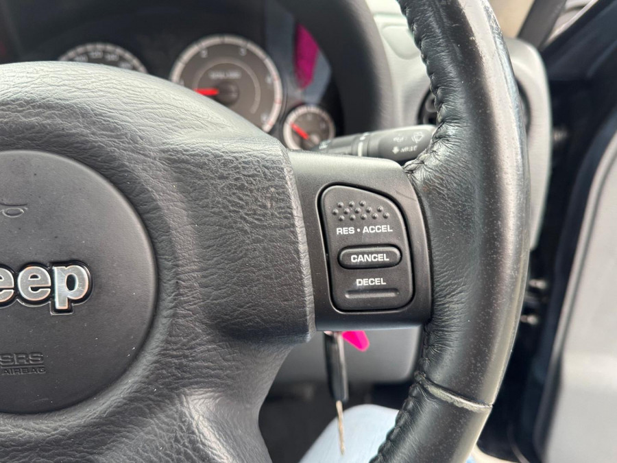 2005 Jeep Cherokee KJ Sport SUV Image 20