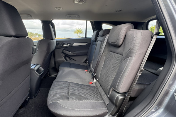 2026 Isuzu MU-X RJ LS-M SUV Image 13
