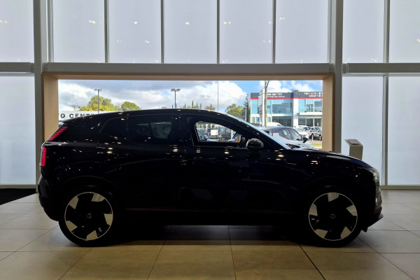 2026 Volvo EX30  Single Motor Extended Range Ultra SUV Image 3