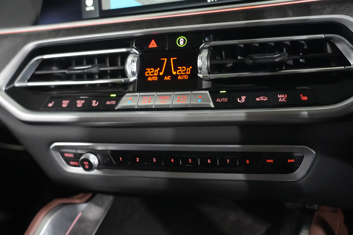 2022 BMW X6 M50i Coupe