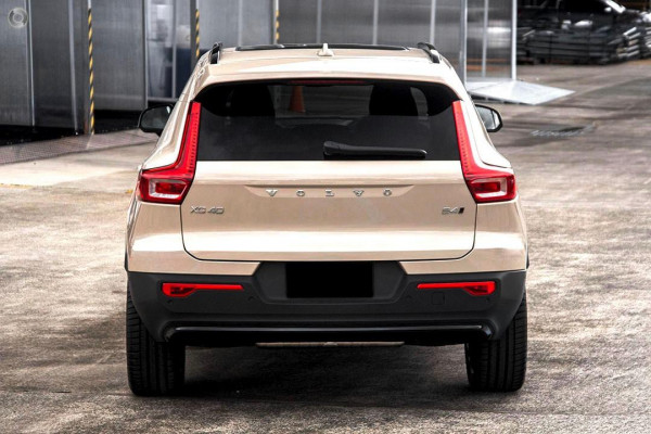 2026 Volvo XC40 XZ Ultra B4 Dark SUV Image 3