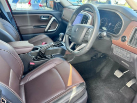 2023 Mahindra Scorpio  Z8 SUV image 12